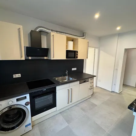 Apartman Sunlit With Garden, Next To Station, Vienna *