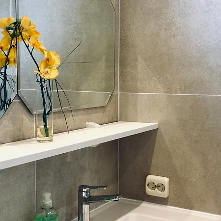 Sunlit With Garden, Next To Station, Vienna شقة *