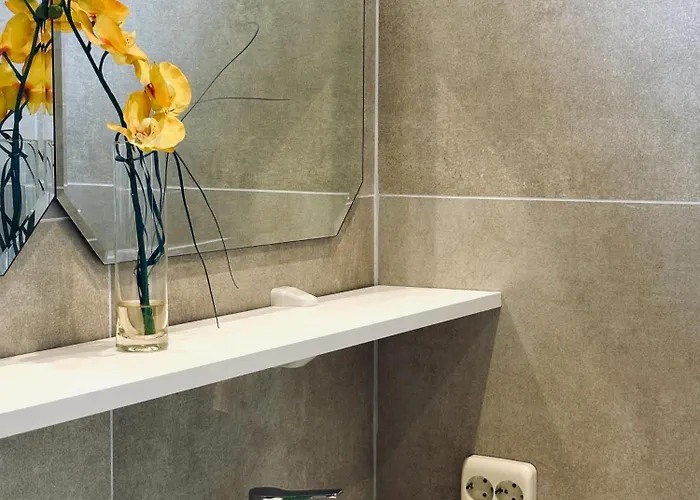 Sunlit With Garden, Next To Station, Vienna Apartment *